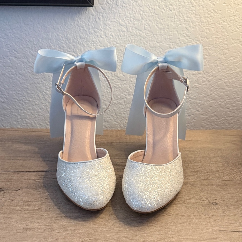 Elegant White Glitter Heels with Bow - Picture 5 of 6